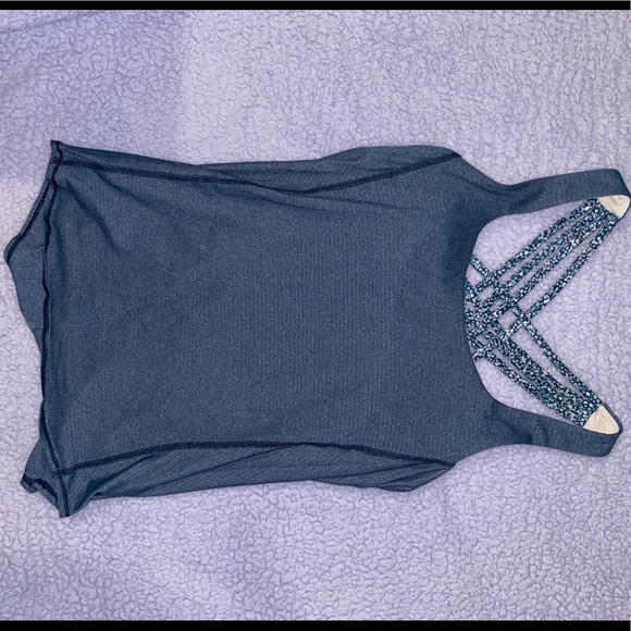 Lululemon Top With Built in Sports Bra. - Picture 4 of 6